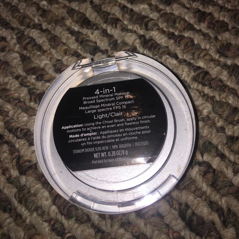 Pür, 4-in-1 Pressed Foundation Powder in Light - Picture 4 of 4