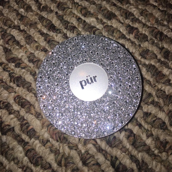 Pür, 4-in-1 Pressed Foundation Powder in Light - Picture 2 of 4