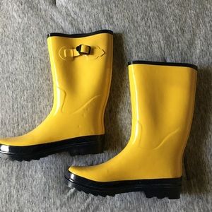 yelllow rainboots WORN ONLY ONCE!