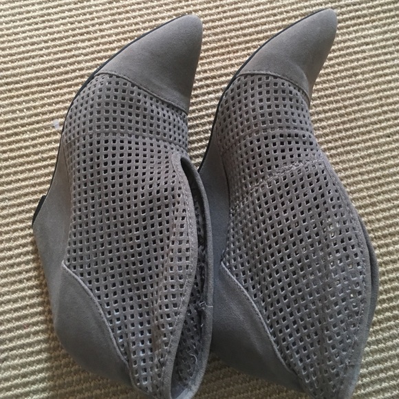 Boots - Picture 2 of 4