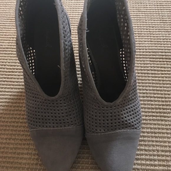 Boots - Picture 3 of 4