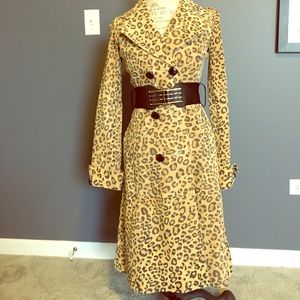 Double breasted mid-length leopard print jacket