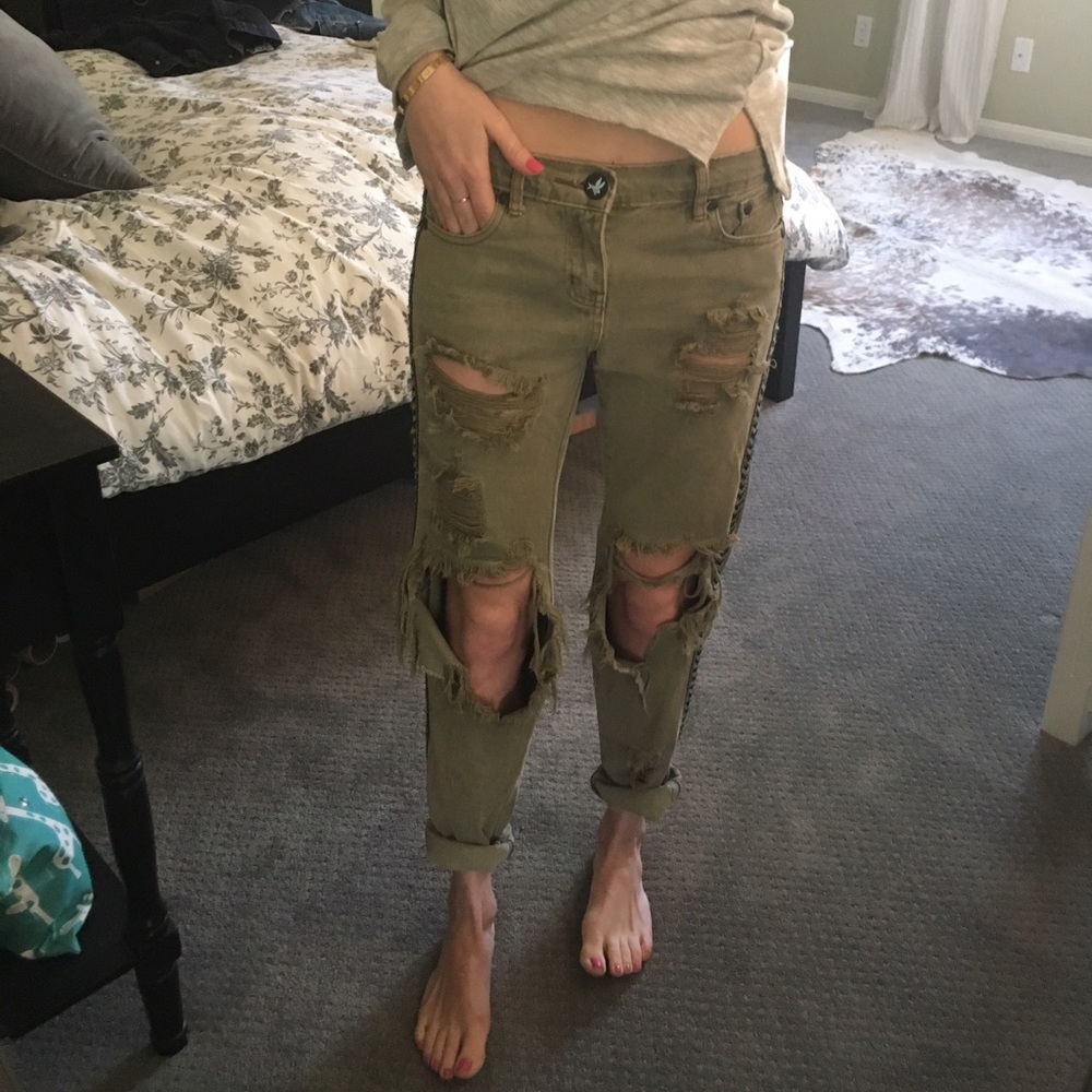 One Teaspoon distressed boyfriend jeans