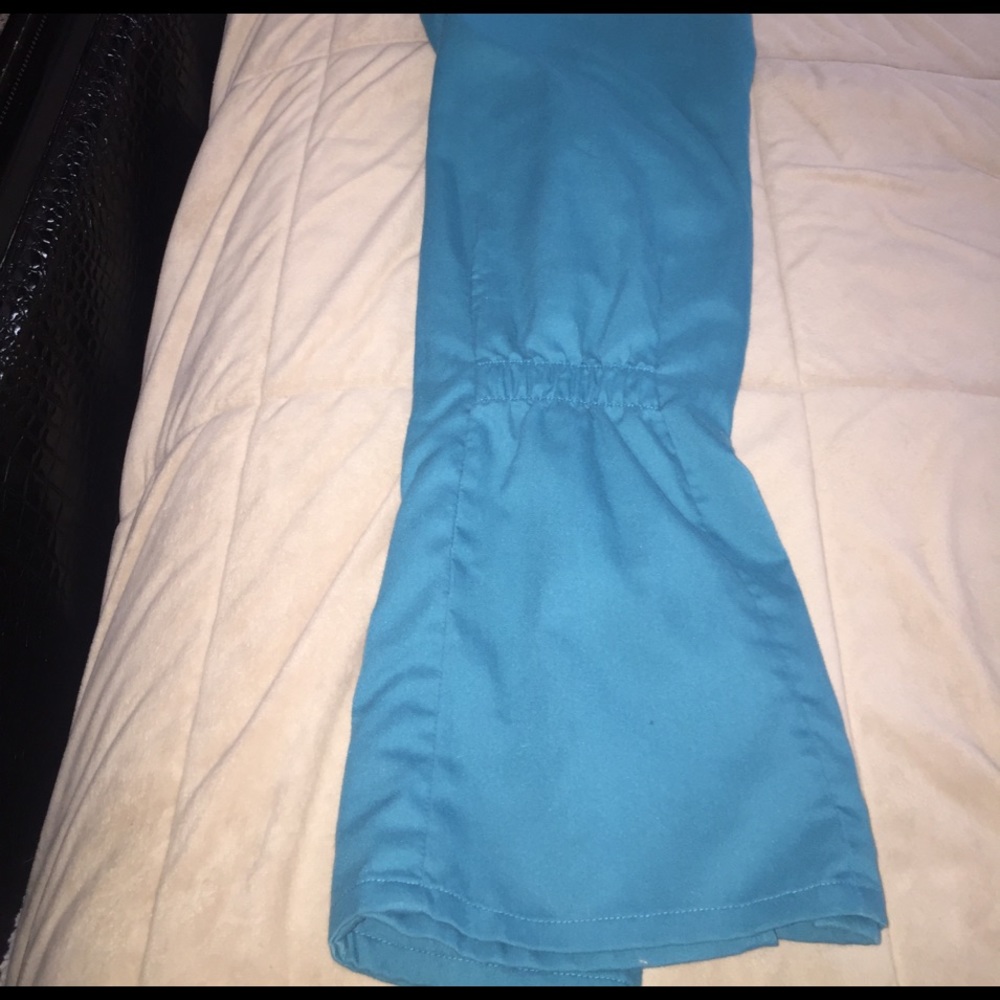 Scrub top - Picture 3 of 4