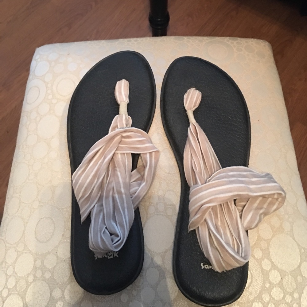 Sanuk yoga sandals