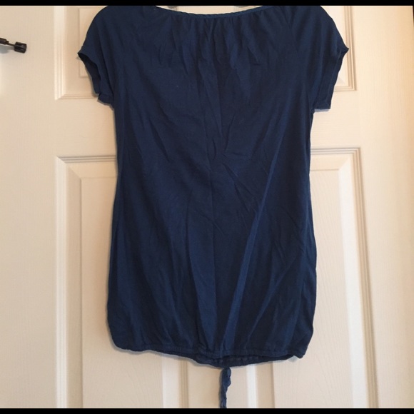 Blue top w/ white embroidery - Picture 3 of 4