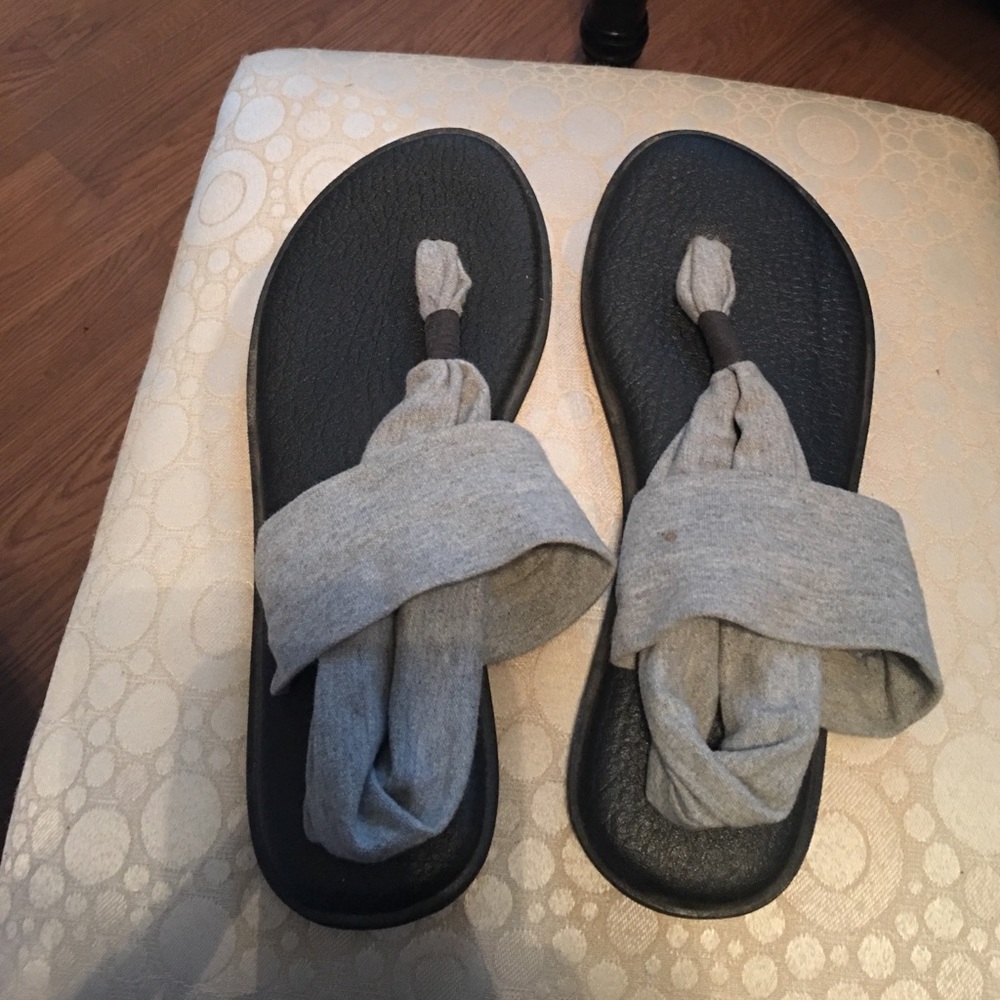 Sanuk yoga sandals