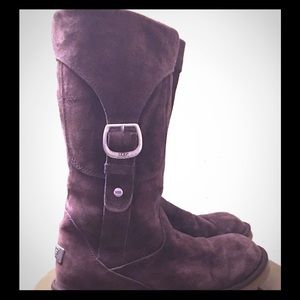 Uggs boots brown with side buckled pocket size 10