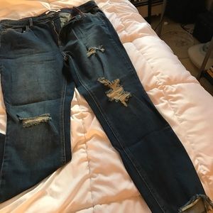Skinny ripped jean with distressed bottom