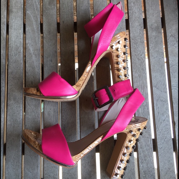 ❤️SOLD❤️Vince Camuto Hot Pink Studded Heels - Picture 2 of 8