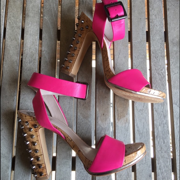 ❤️SOLD❤️Vince Camuto Hot Pink Studded Heels - Picture 3 of 8