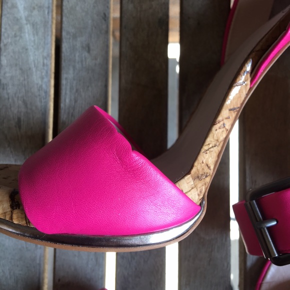 ❤️SOLD❤️Vince Camuto Hot Pink Studded Heels - Picture 4 of 8