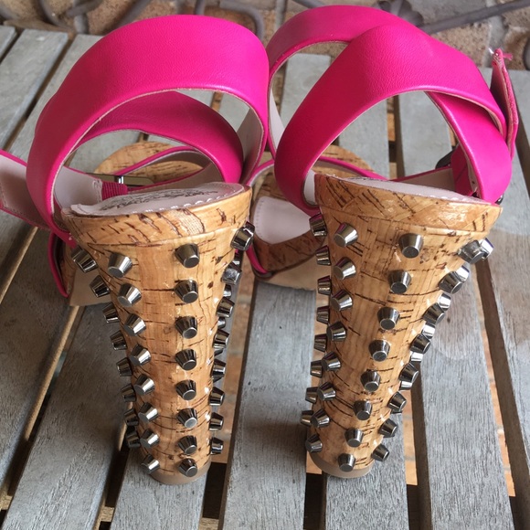 ❤️SOLD❤️Vince Camuto Hot Pink Studded Heels - Picture 5 of 8