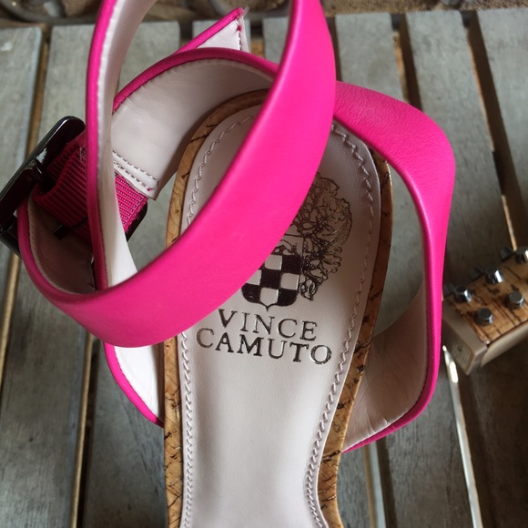 ❤️SOLD❤️Vince Camuto Hot Pink Studded Heels - Picture 7 of 8