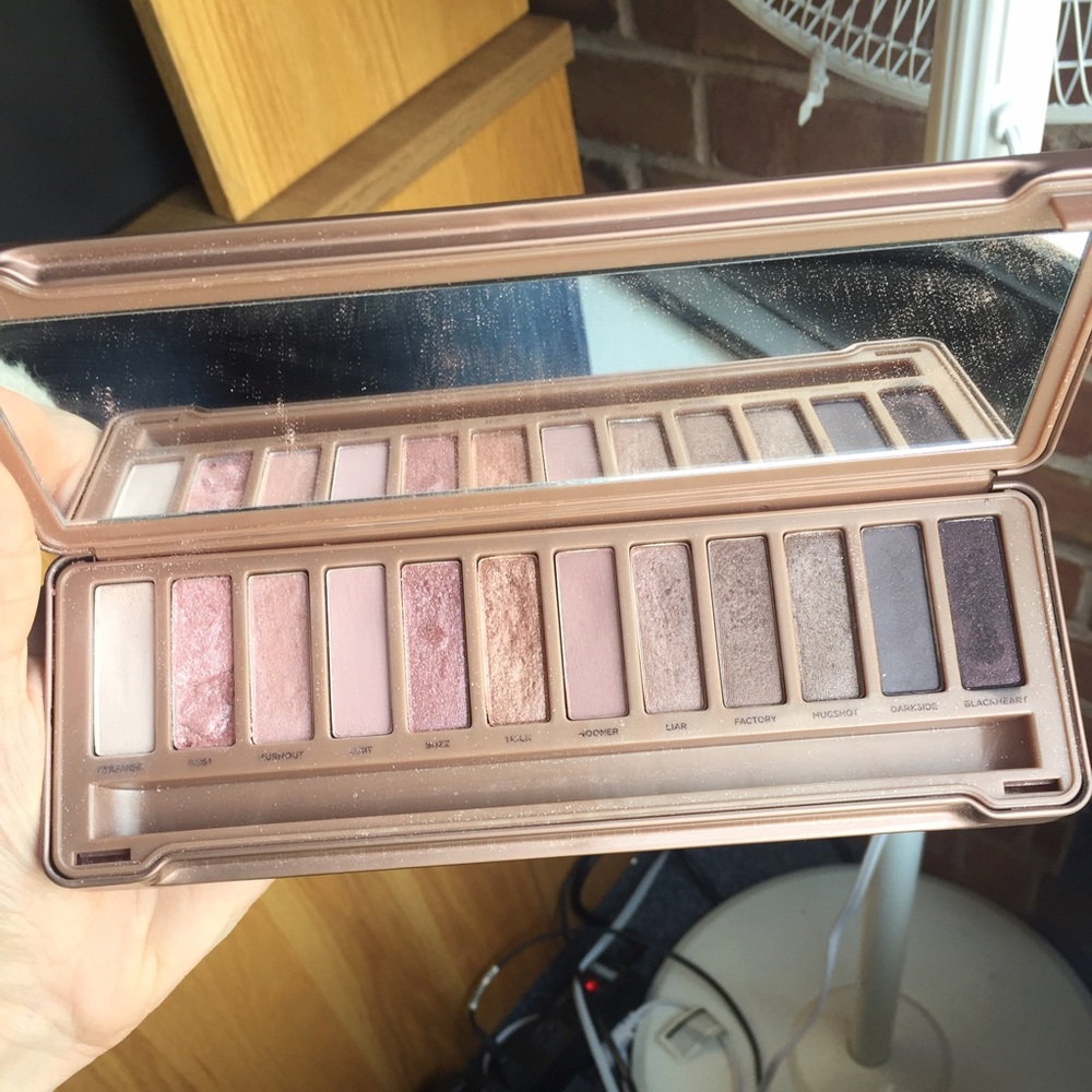 BEWARE OF UD PALETTE FAKES - Picture 3 of 8