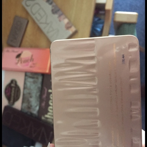 BEWARE OF UD PALETTE FAKES - Picture 5 of 8