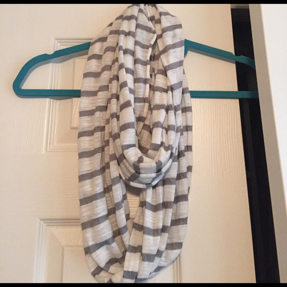 Gray white stripes scarf