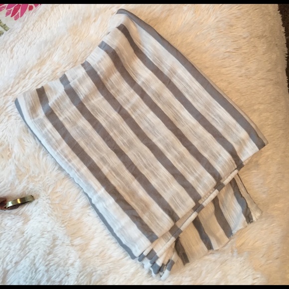 Gray white stripes scarf - Picture 2 of 2