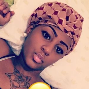 Meet your Posher, Yineekah