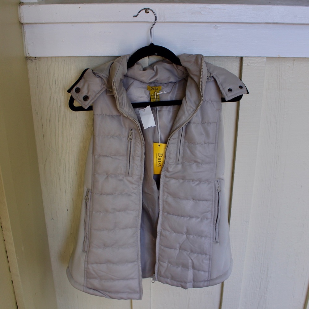 Small Zip-Up Best with Hood