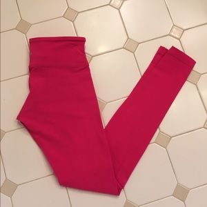 Lululemon wunder under pink pants. Size 6.