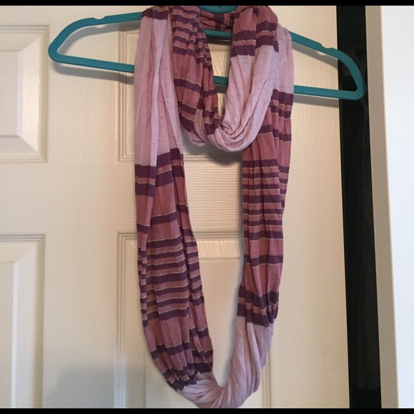 Purple infinity scarf - Picture 1 of 2