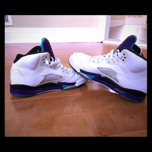 AUTHENTIC* Air Jordan 5's *Grapes*