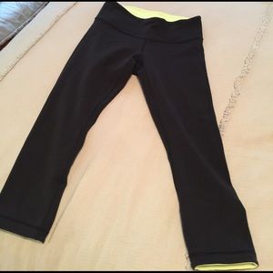 Reversible lululemon wunder crop. Worn twice!!