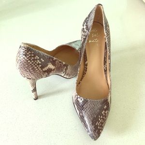 Never worn Banana Republic leather pumps!