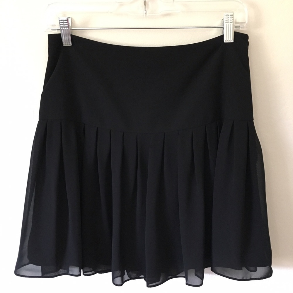 •SOLD• Tahari Black Pleated Mini Skirt with Side Z