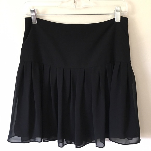•SOLD• Tahari Black Pleated Mini Skirt with Side Z - Picture 1 of 7