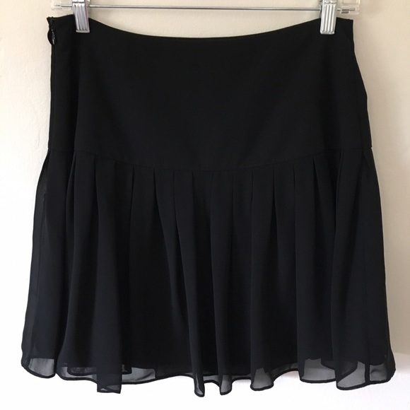 •SOLD• Tahari Black Pleated Mini Skirt with Side Z - Picture 2 of 7