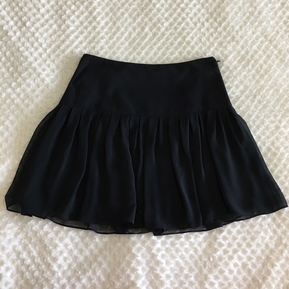 •SOLD• Tahari Black Pleated Mini Skirt with Side Z - Picture 5 of 7