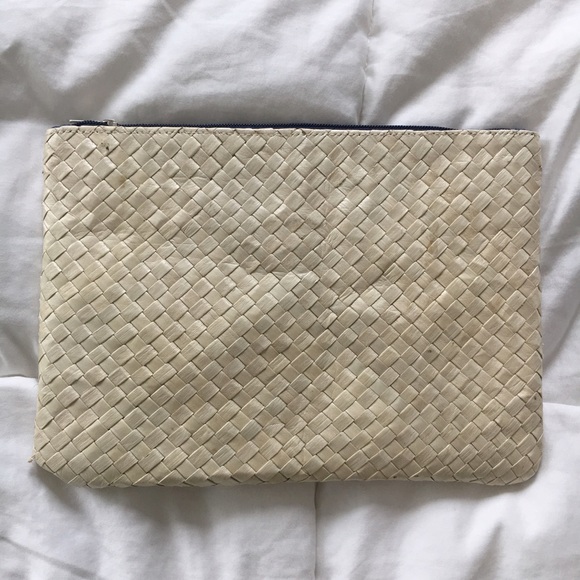 Bags - MOVING SALE❗️Woven Natural Mrs Clutch + Palm 🌴 Bags - MOVING SALE❗️Woven Natural Mrs Clutch + Palm 🌴