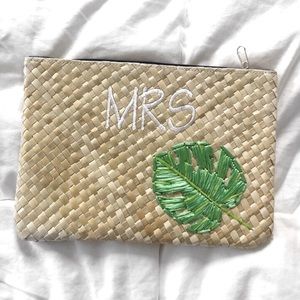 Bags - MOVING SALE❗️Woven Natural Mrs Clutch + Palm 🌴 Bags - MOVING SALE❗️Woven Natural Mrs Clutch + Palm 🌴