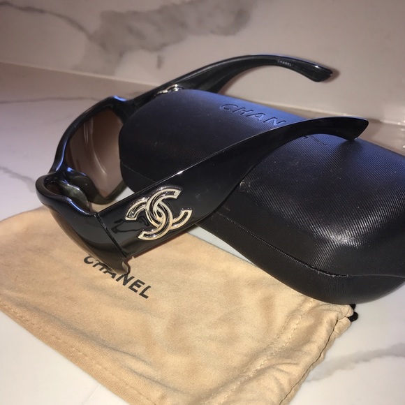 CHANEL Accessories - CHANEL Sunglasses with classic CC monogram!