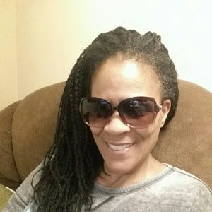 Meet your Posher, Suzanne