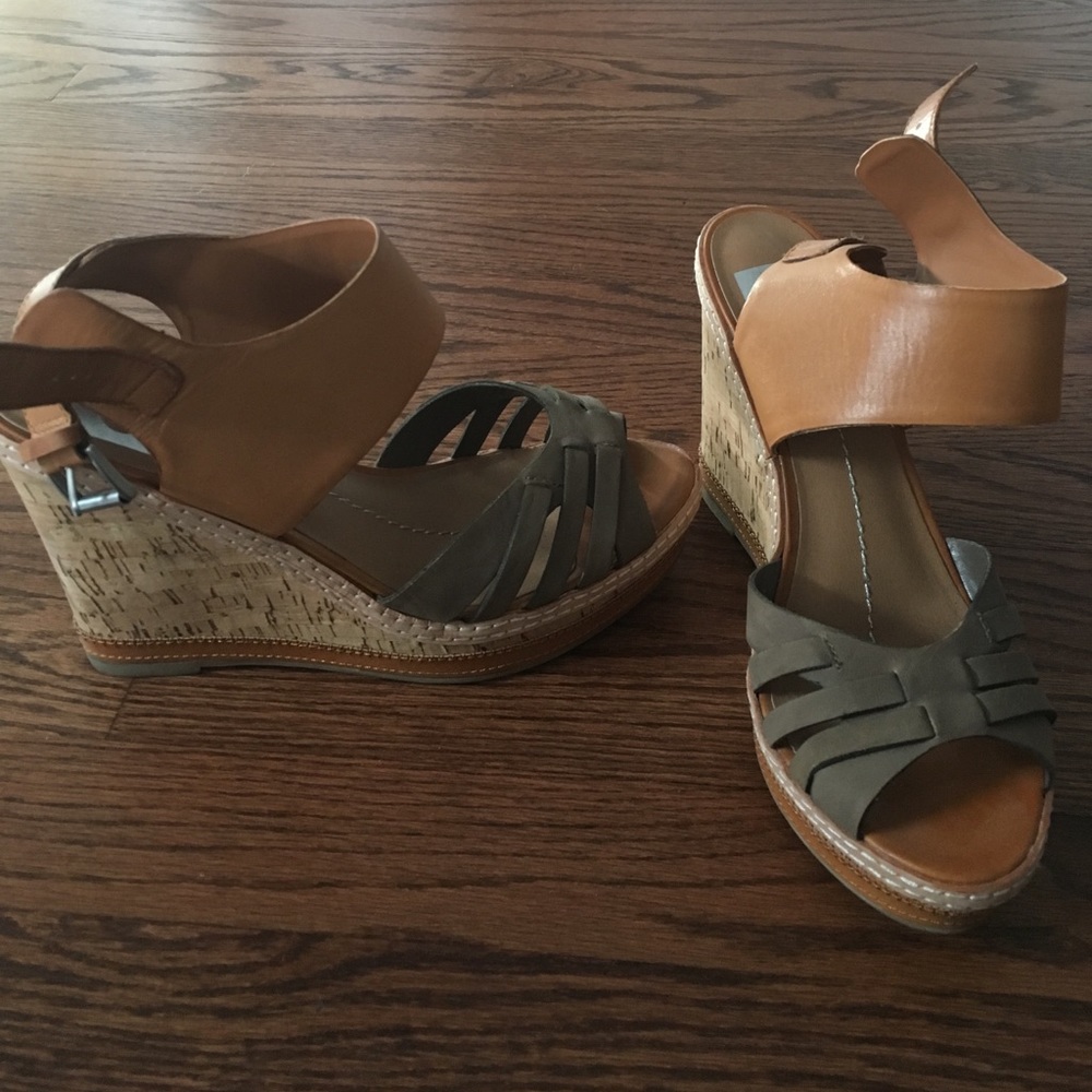 DV by Dolce Vita wedges