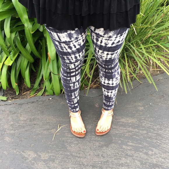 MAKE AN OFFER! Charcoal Tie-Dye Print Leggings - Picture 2 of 5
