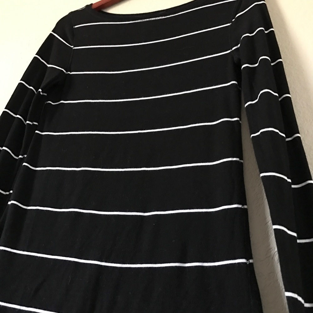 BCBG Max Azria Ribbed Long Blk/Wht Top • Sz: L - Picture 2 of 6