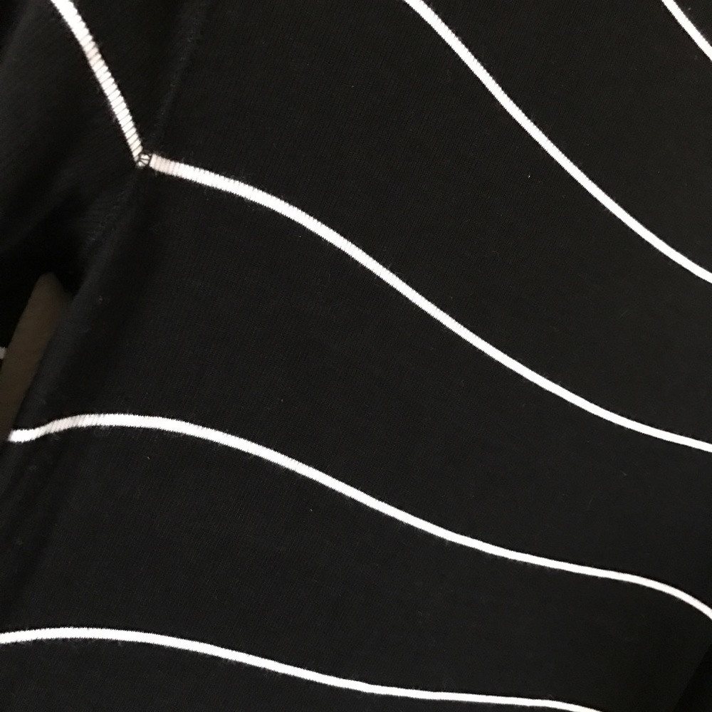 BCBG Max Azria Ribbed Long Blk/Wht Top • Sz: L - Picture 5 of 6