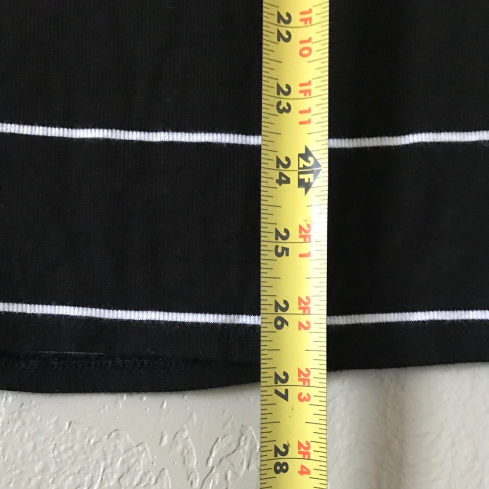 BCBG Max Azria Ribbed Long Blk/Wht Top • Sz: L - Picture 6 of 6