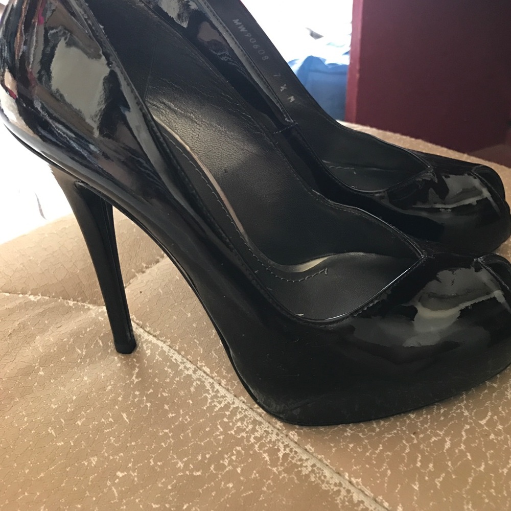 Stuart Weitzman Victoria Patent Pump Size 7.5