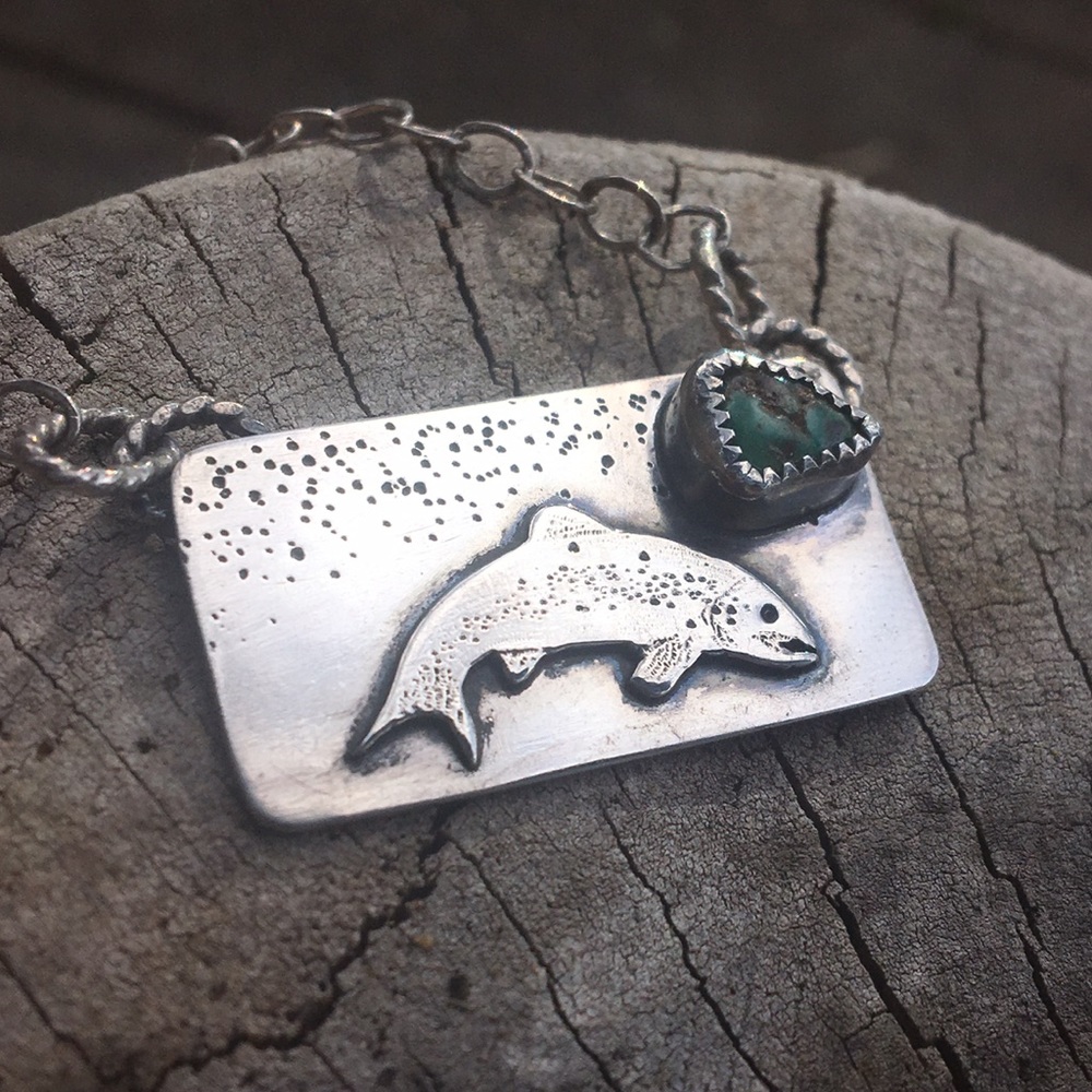 Adorable trout with turquoise stone necklace - Picture 2 of 7