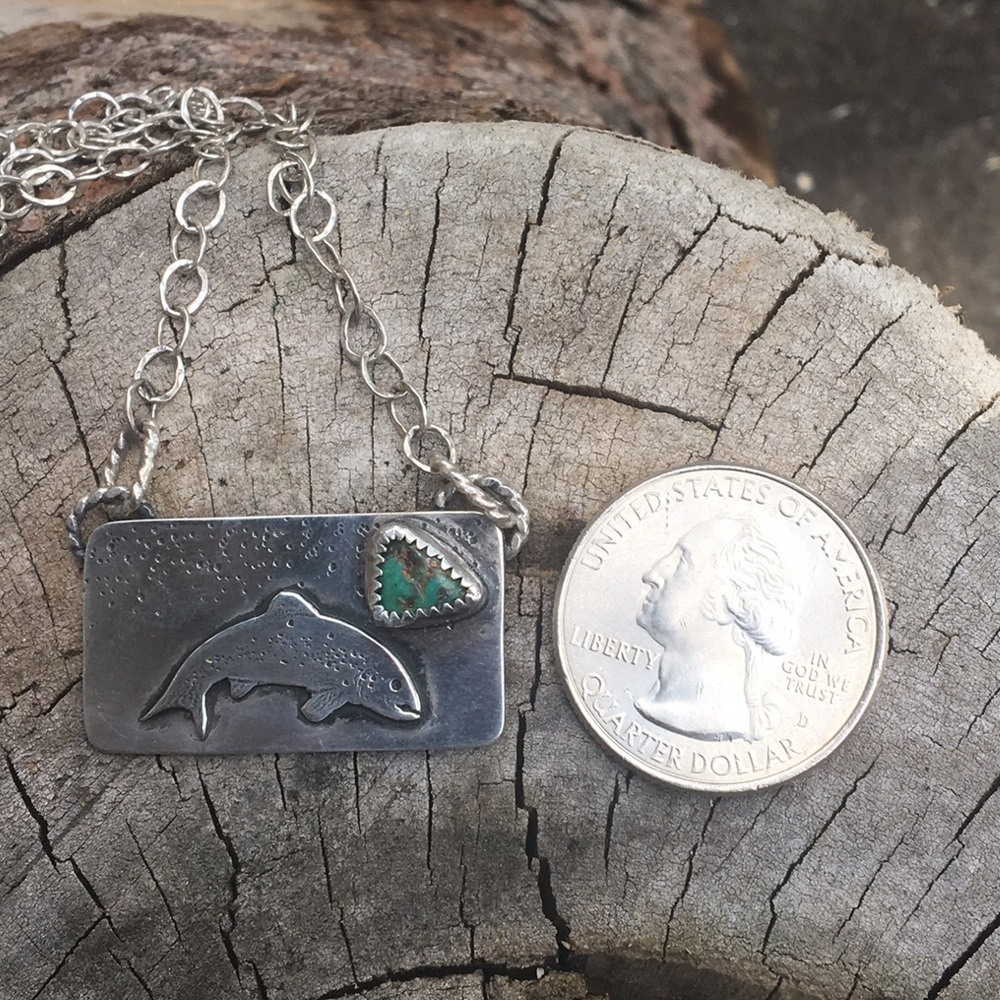 Adorable trout with turquoise stone necklace - Picture 6 of 7