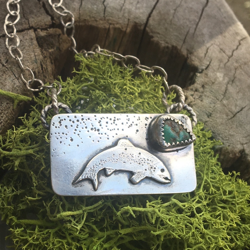 Adorable trout with turquoise stone necklace - Picture 7 of 7