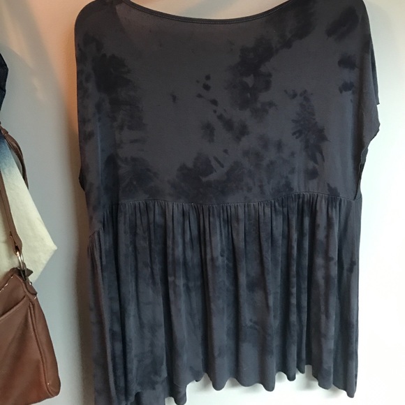 Short Sleeved Top - Picture 2 of 2