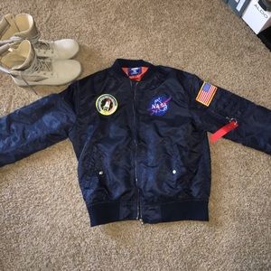 Light weight bomber