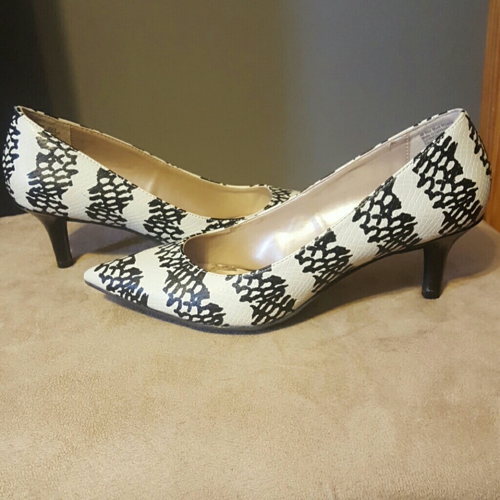 Heels - Picture 3 of 4