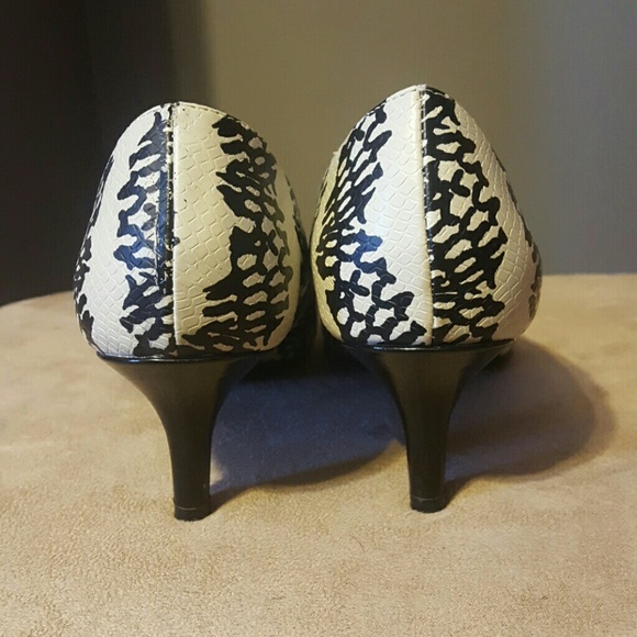 Heels - Picture 2 of 4